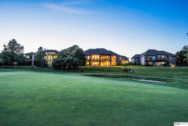 17117 Oakmont Drive, Omaha, NE 68136