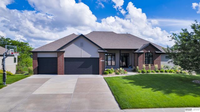 17117 Oakmont Drive, Omaha, NE 68136