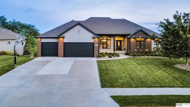 17117 Oakmont Drive, Omaha, NE 68136