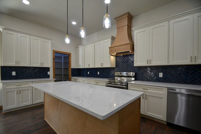 233 Old Oaks Path, Kerrville, TX 78028