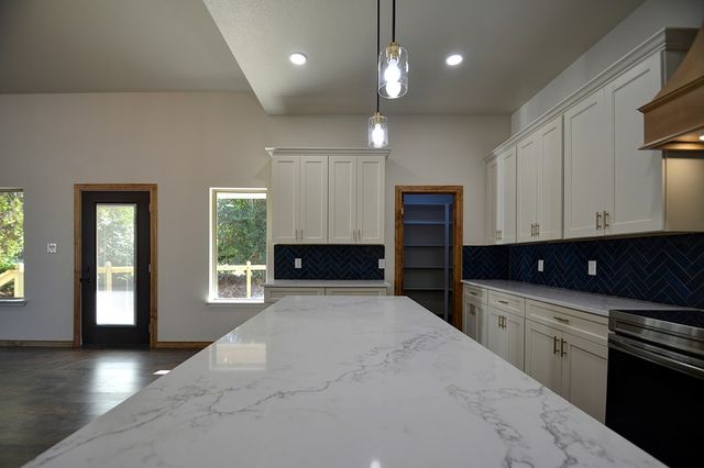 233 Old Oaks Path, Kerrville, TX 78028