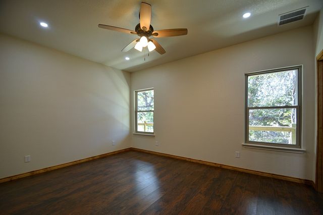 233 Old Oaks Path, Kerrville, TX 78028