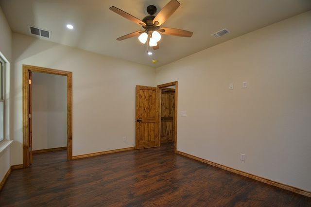 233 Old Oaks Path, Kerrville, TX 78028