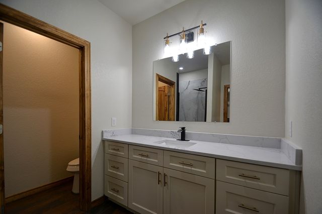 233 Old Oaks Path, Kerrville, TX 78028