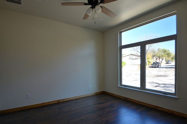 233 Old Oaks Path, Kerrville, TX 78028