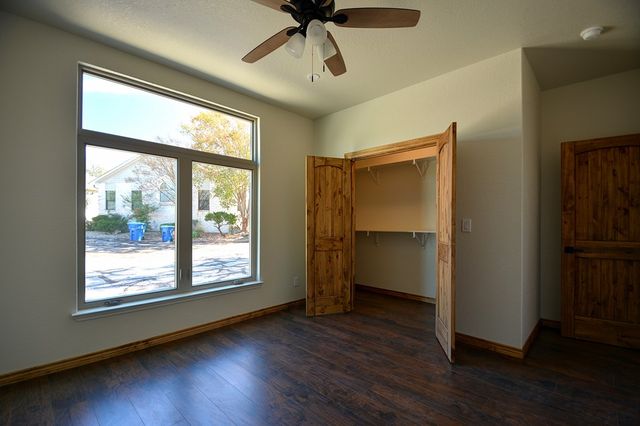 233 Old Oaks Path, Kerrville, TX 78028