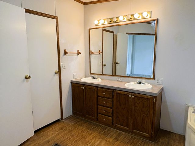 204 Causeway Cove, Seven Points, TX 75143