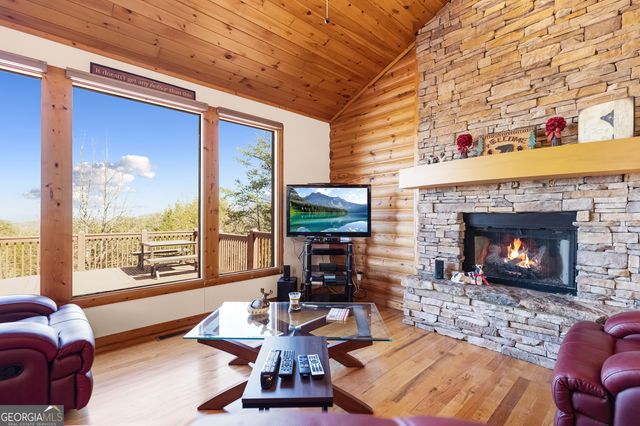 289 Farmette Drive, Cleveland, GA 30528