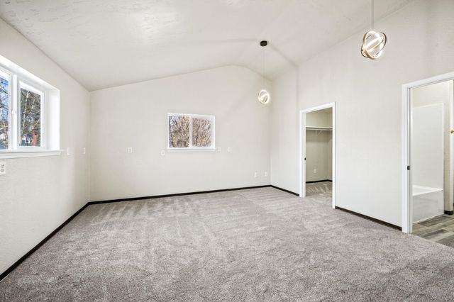 11448 W Meadowview Ln, Nine Mile Falls, WA 99026