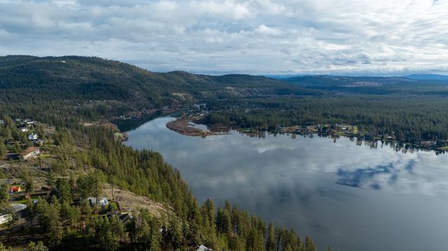 11448 W Meadowview Ln, Nine Mile Falls, WA 99026