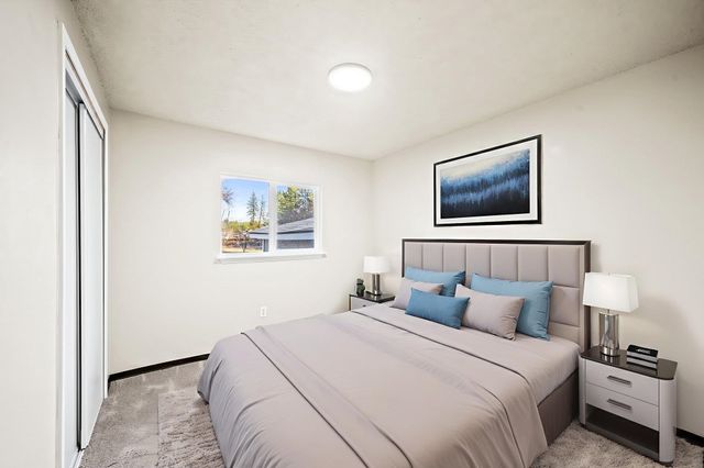 11448 W Meadowview Ln, Nine Mile Falls, WA 99026