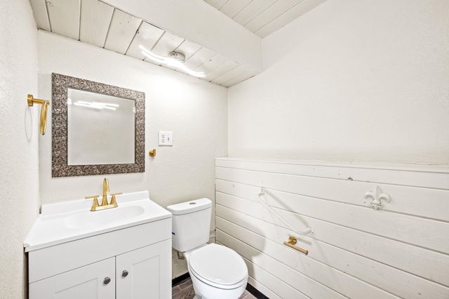 11448 W Meadowview Ln, Nine Mile Falls, WA 99026