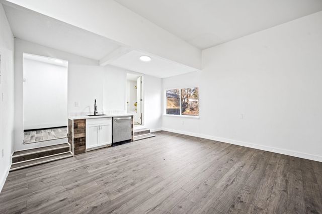 11448 W Meadowview Ln, Nine Mile Falls, WA 99026