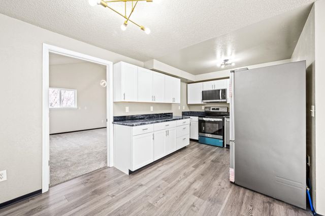 11448 W Meadowview Ln, Nine Mile Falls, WA 99026