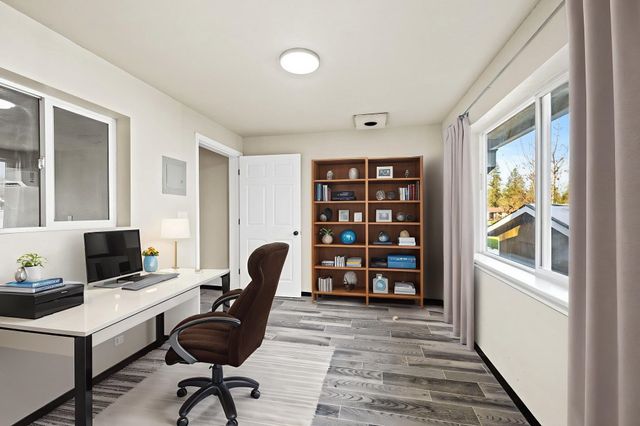 11448 W Meadowview Ln, Nine Mile Falls, WA 99026