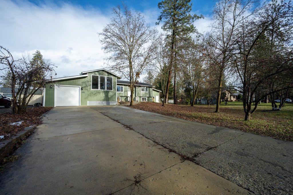 11448 W Meadowview Ln, Nine Mile Falls, WA 99026