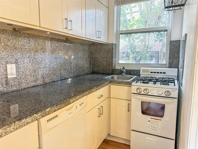 315 W 28th St 1, Miami Beach, FL 33140