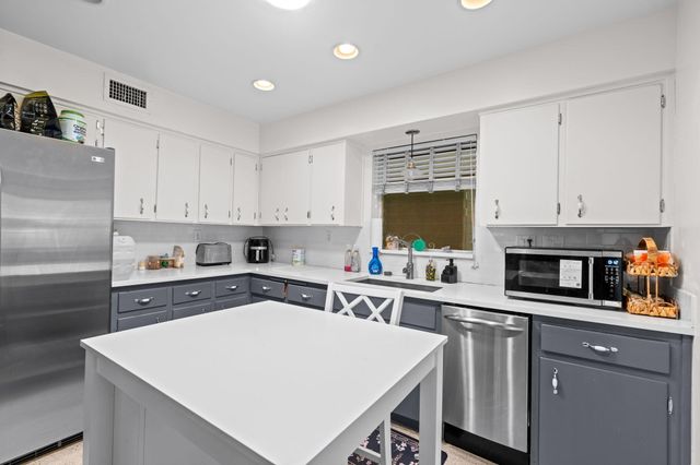 224 N Gordon Road, Fort Lauderdale, FL 33301
