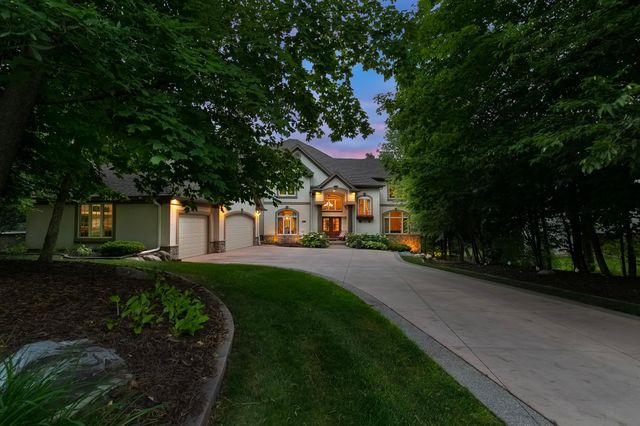 18815 Bearpath Trail, Eden Prairie, MN 55347
