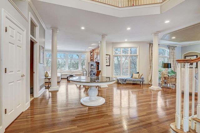 18815 Bearpath Trail, Eden Prairie, MN 55347