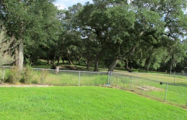 4015 County Road 450 Road, West Columbia, TX 77486