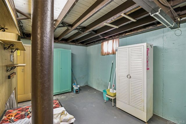 8 Carlton Place, Hicksville, NY 11801