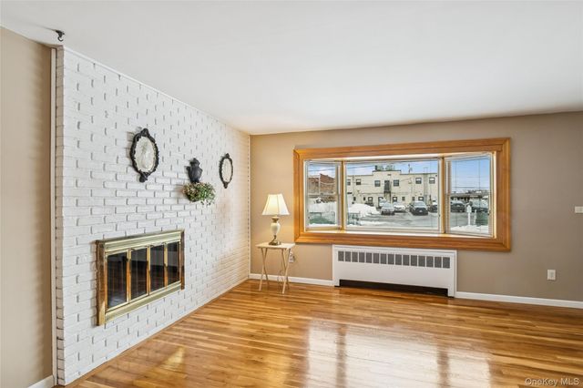 8 Carlton Place, Hicksville, NY 11801