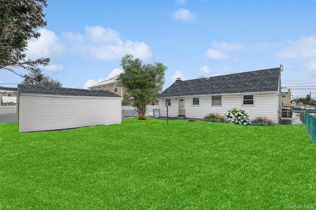 8 Carlton Place, Hicksville, NY 11801