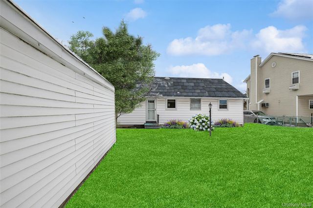 8 Carlton Place, Hicksville, NY 11801