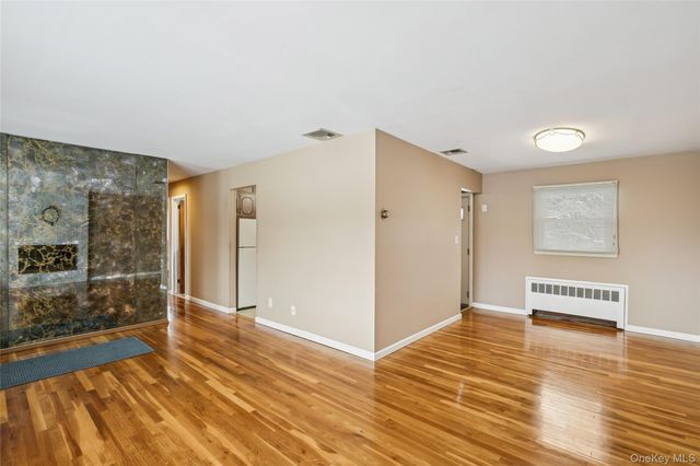 8 Carlton Place, Hicksville, NY 11801