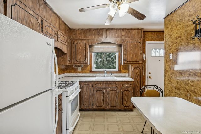 8 Carlton Place, Hicksville, NY 11801