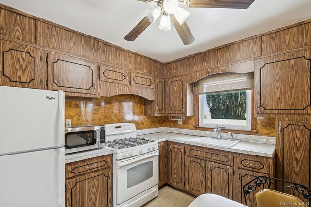 8 Carlton Place, Hicksville, NY 11801