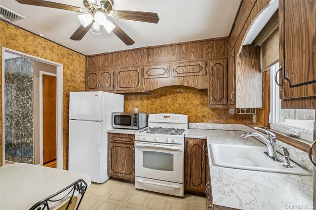 8 Carlton Place, Hicksville, NY 11801