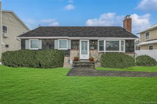 8 Carlton Place, Hicksville, NY 11801