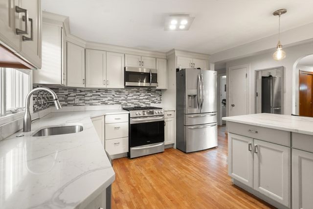 24 Taylor Rd, Lynn, MA 01904