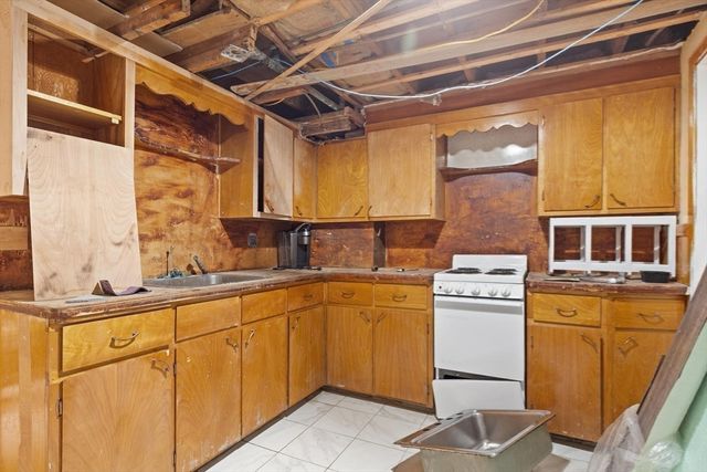 24 Taylor Rd, Lynn, MA 01904