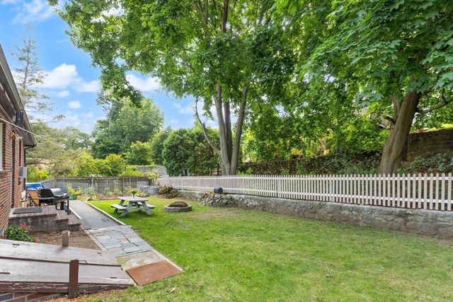 24 Taylor Rd, Lynn, MA 01904