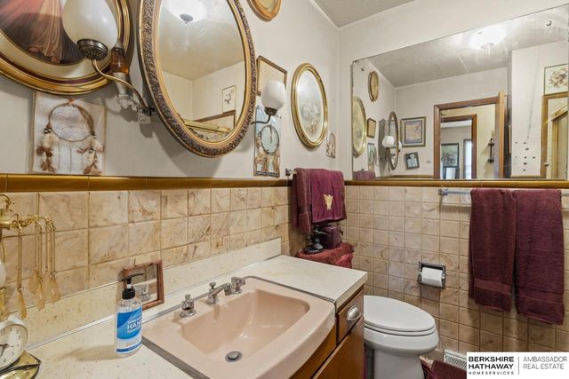 3521 Laurel Avenue, Omaha, NE 68111