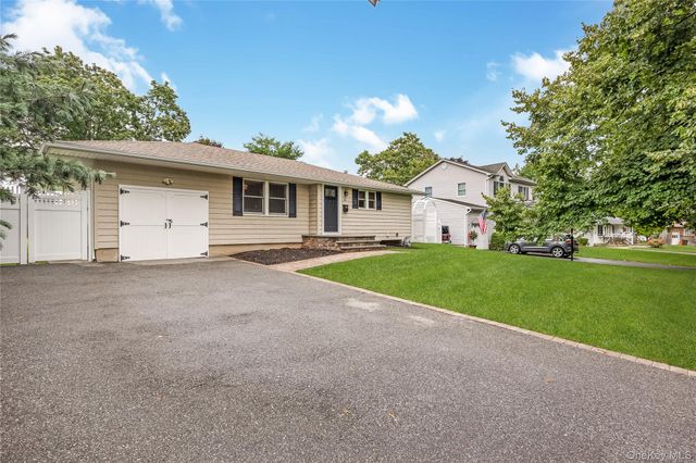 15 Dewey Road, Commack, NY 11725