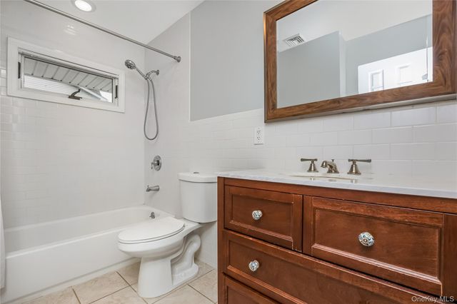 15 Dewey Road, Commack, NY 11725