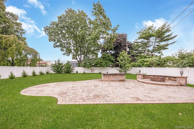 15 Dewey Road, Commack, NY 11725