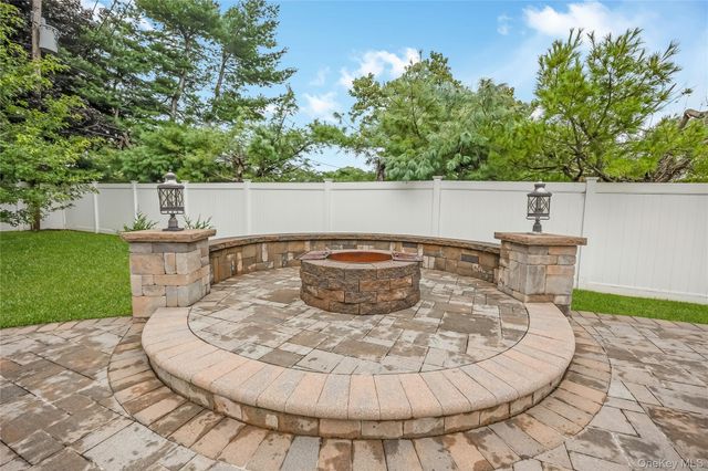 15 Dewey Road, Commack, NY 11725