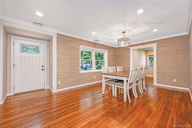 15 Dewey Road, Commack, NY 11725