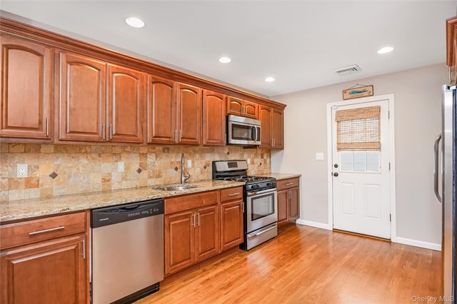 15 Dewey Road, Commack, NY 11725