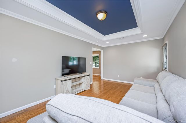 15 Dewey Road, Commack, NY 11725