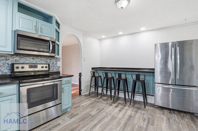 690 Lake Drive, Midway, GA 31320