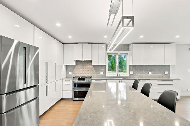 9S580 Clarendon Hills Road, Willowbrook, IL 60527