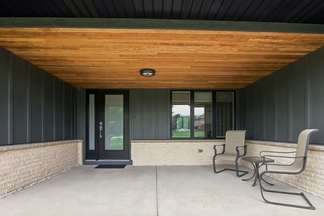 9S580 Clarendon Hills Road, Willowbrook, IL 60527