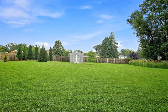 9S580 Clarendon Hills Road, Willowbrook, IL 60527