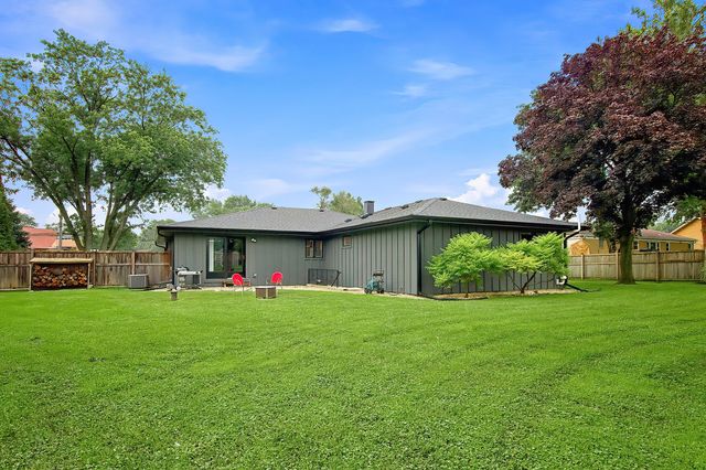 9S580 Clarendon Hills Road, Willowbrook, IL 60527
